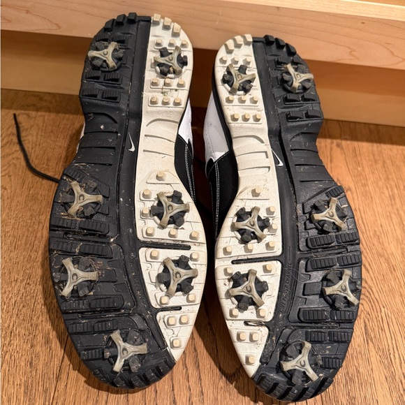 Nike Black and White Men's Golf Sneakers - Picture 9 of 9